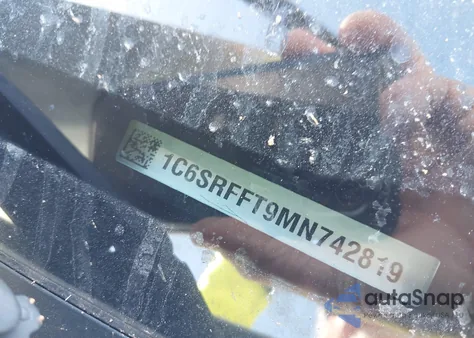 2021 Ram 1500 Big Horn 4X4 5'7 Box z USA, uszkodzony, nr VIN 1C6SRFFT9MN742819